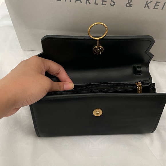 Charles&Keith Wallet bag - Picture 3 of 4